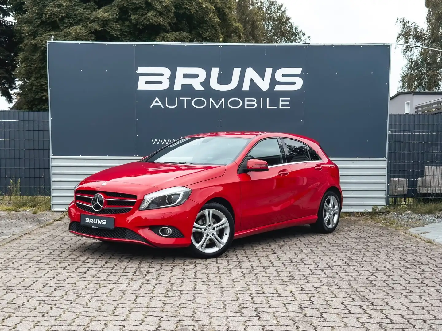 Mercedes-Benz A 180 BlueEfficiency Style Bi-Xenon Park-Assist. Rot - 1