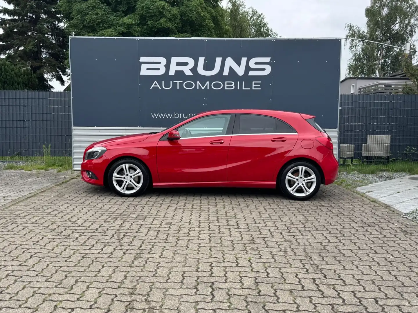 Mercedes-Benz A 180 BlueEfficiency Style Bi-Xenon Park-Assist. Rojo - 2