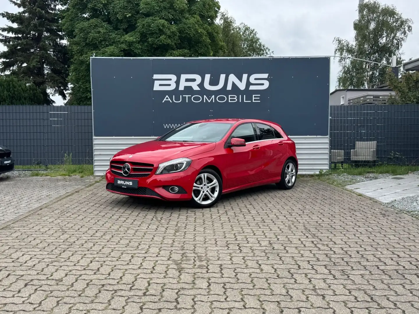 Mercedes-Benz A 180 BlueEfficiency Style Bi-Xenon Park-Assist. Rojo - 1