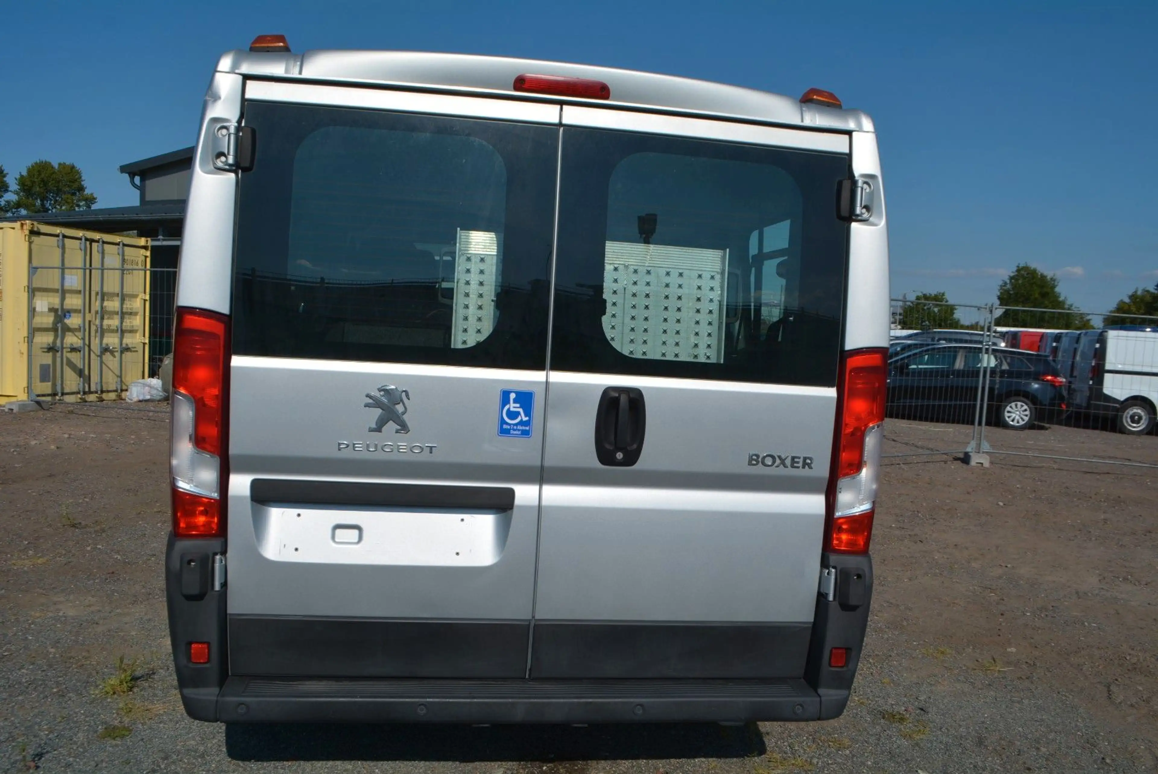 Peugeot Boxer Kombi 330 L1H1 Blue-HDi 140+Rollstuhlrampe — photo 9
