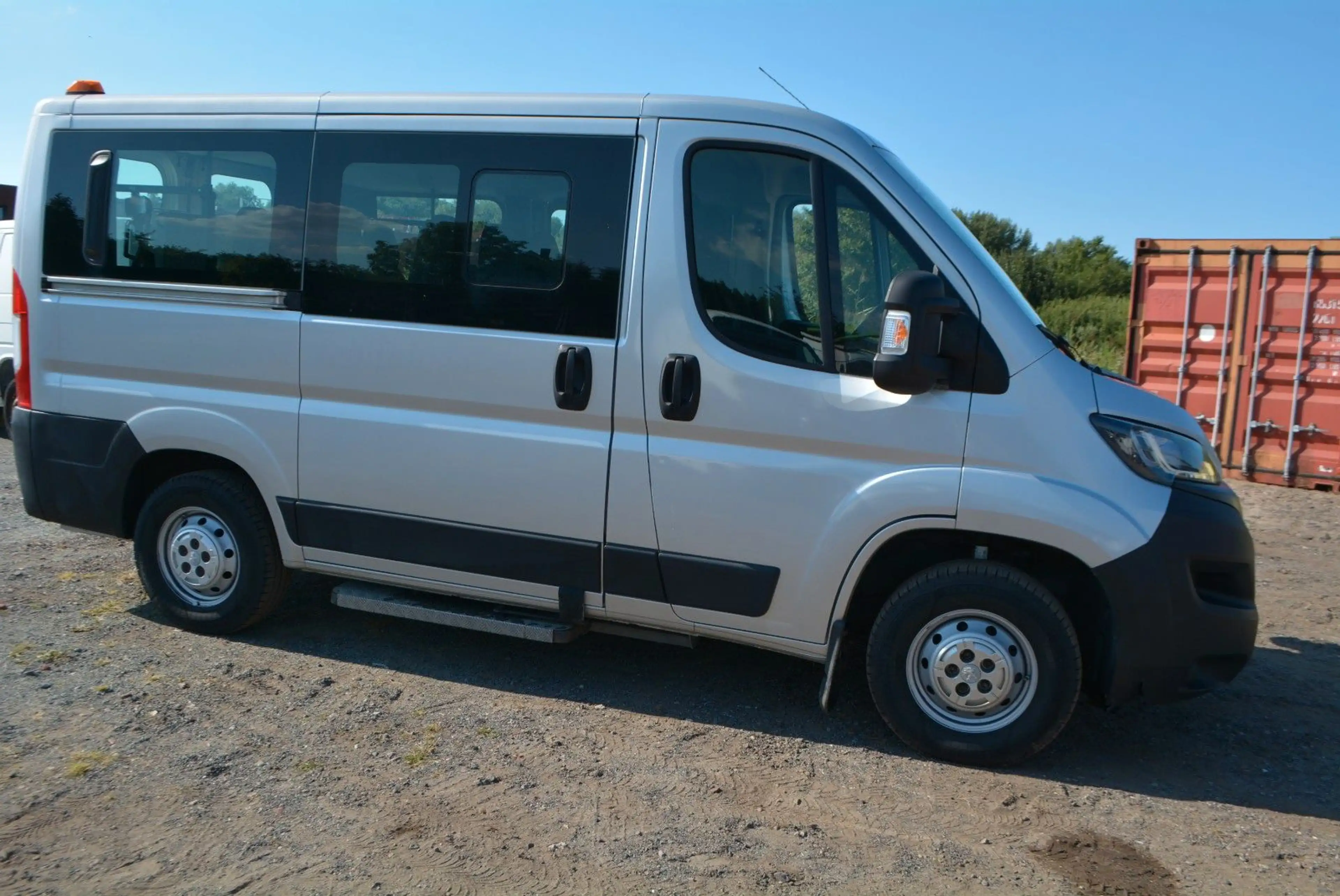 Peugeot Boxer Kombi 330 L1H1 Blue-HDi 140+Rollstuhlrampe — photo 15
