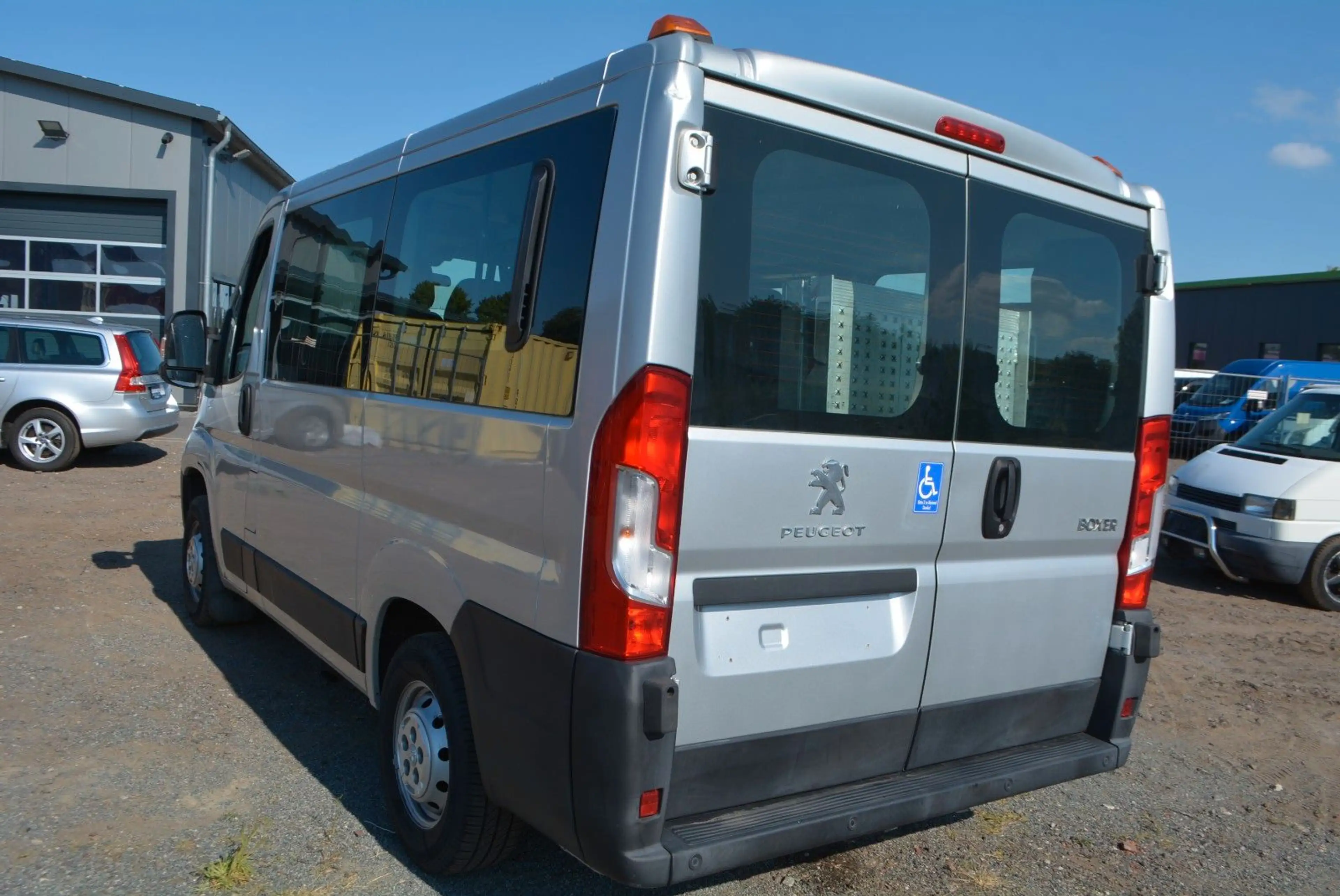 Peugeot Boxer Kombi 330 L1H1 Blue-HDi 140+Rollstuhlrampe — photo 8