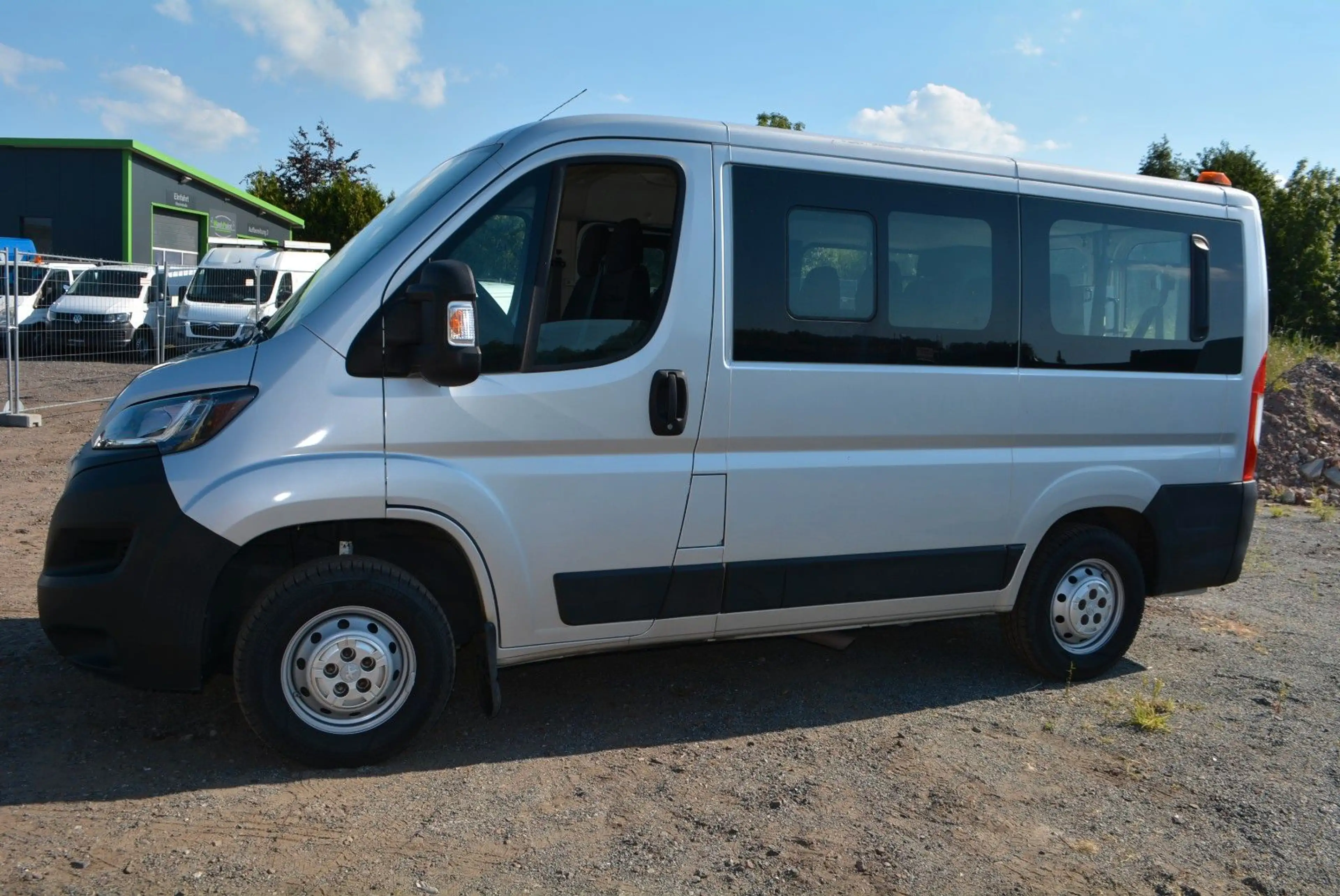 Peugeot Boxer Kombi 330 L1H1 Blue-HDi 140+Rollstuhlrampe — photo 3