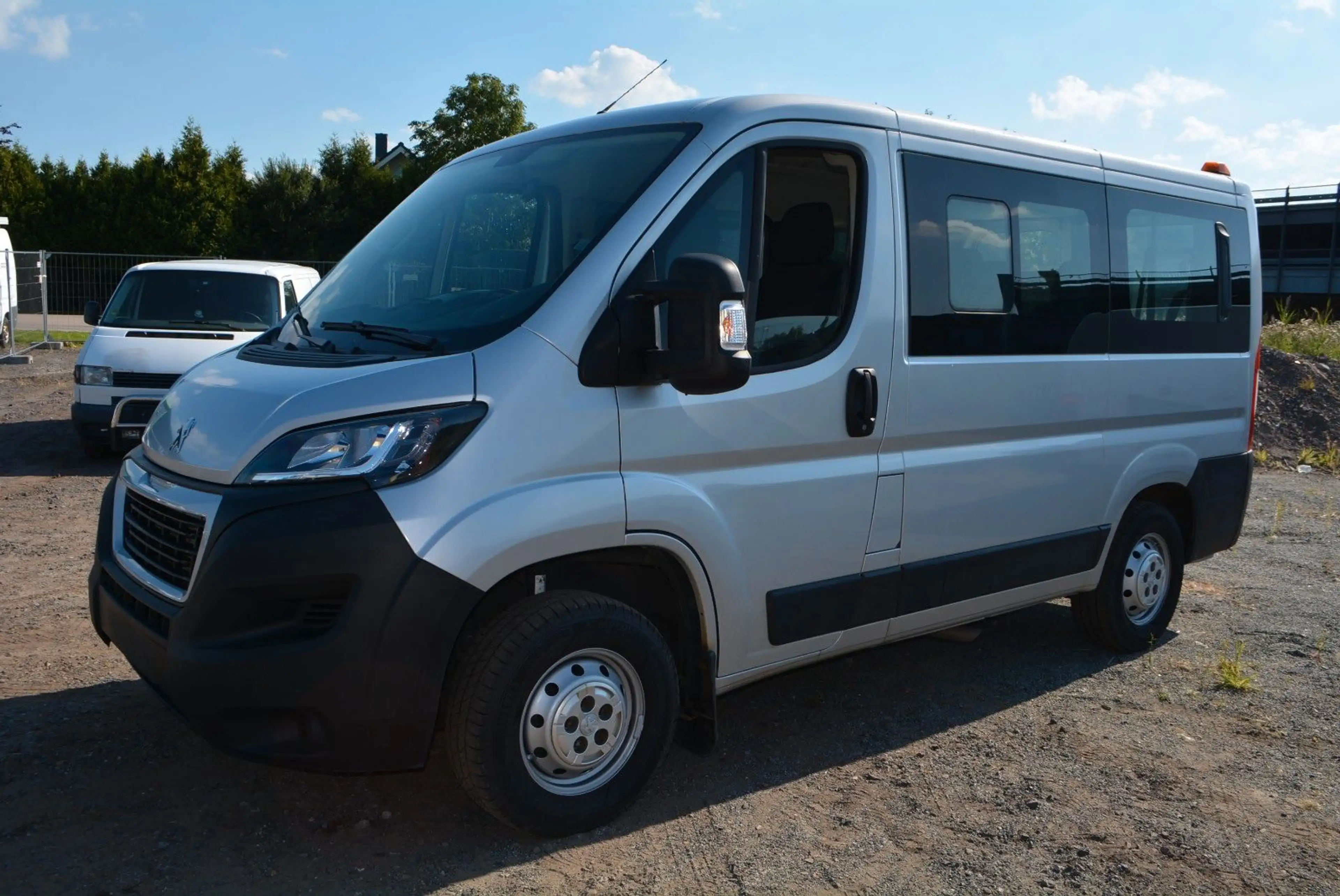 Peugeot Boxer Kombi 330 L1H1 Blue-HDi 140+Rollstuhlrampe — photo 2
