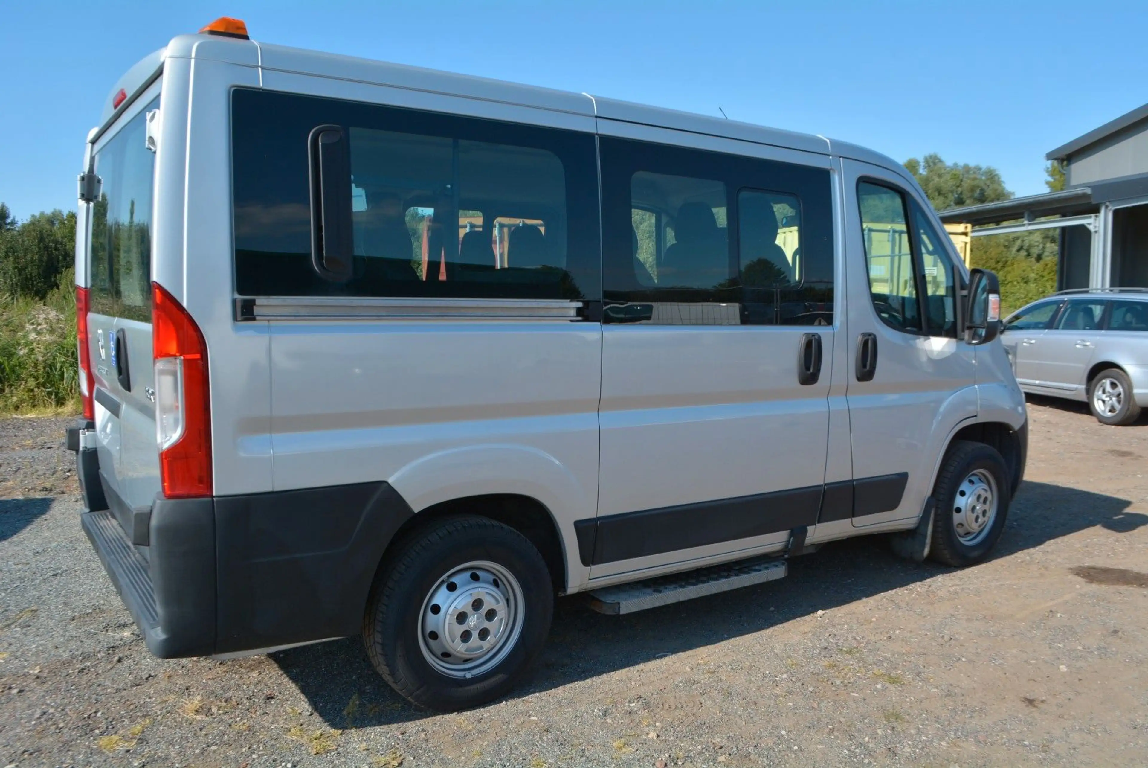 Peugeot Boxer Kombi 330 L1H1 Blue-HDi 140+Rollstuhlrampe — photo 13