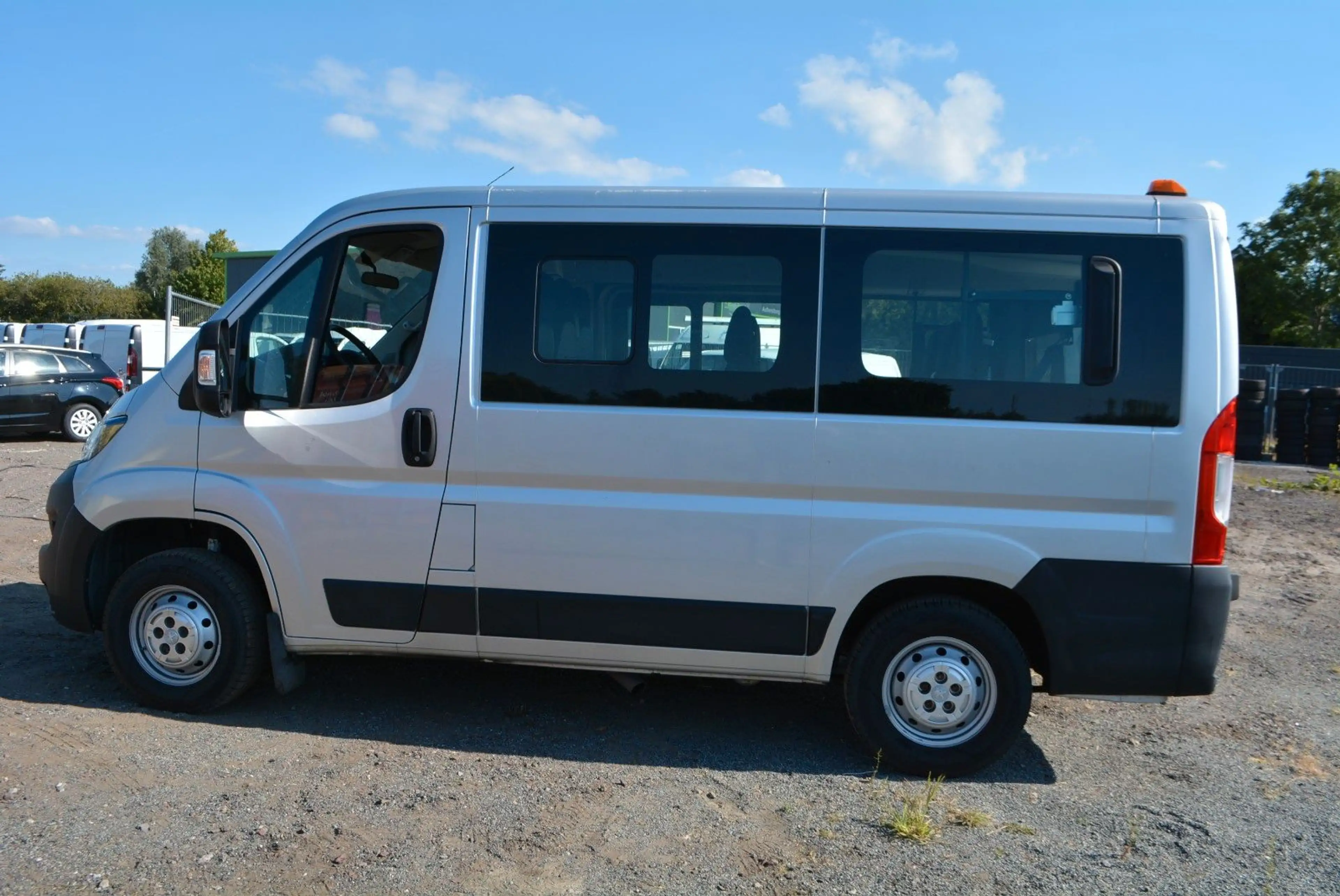 Peugeot Boxer Kombi 330 L1H1 Blue-HDi 140+Rollstuhlrampe — photo 5