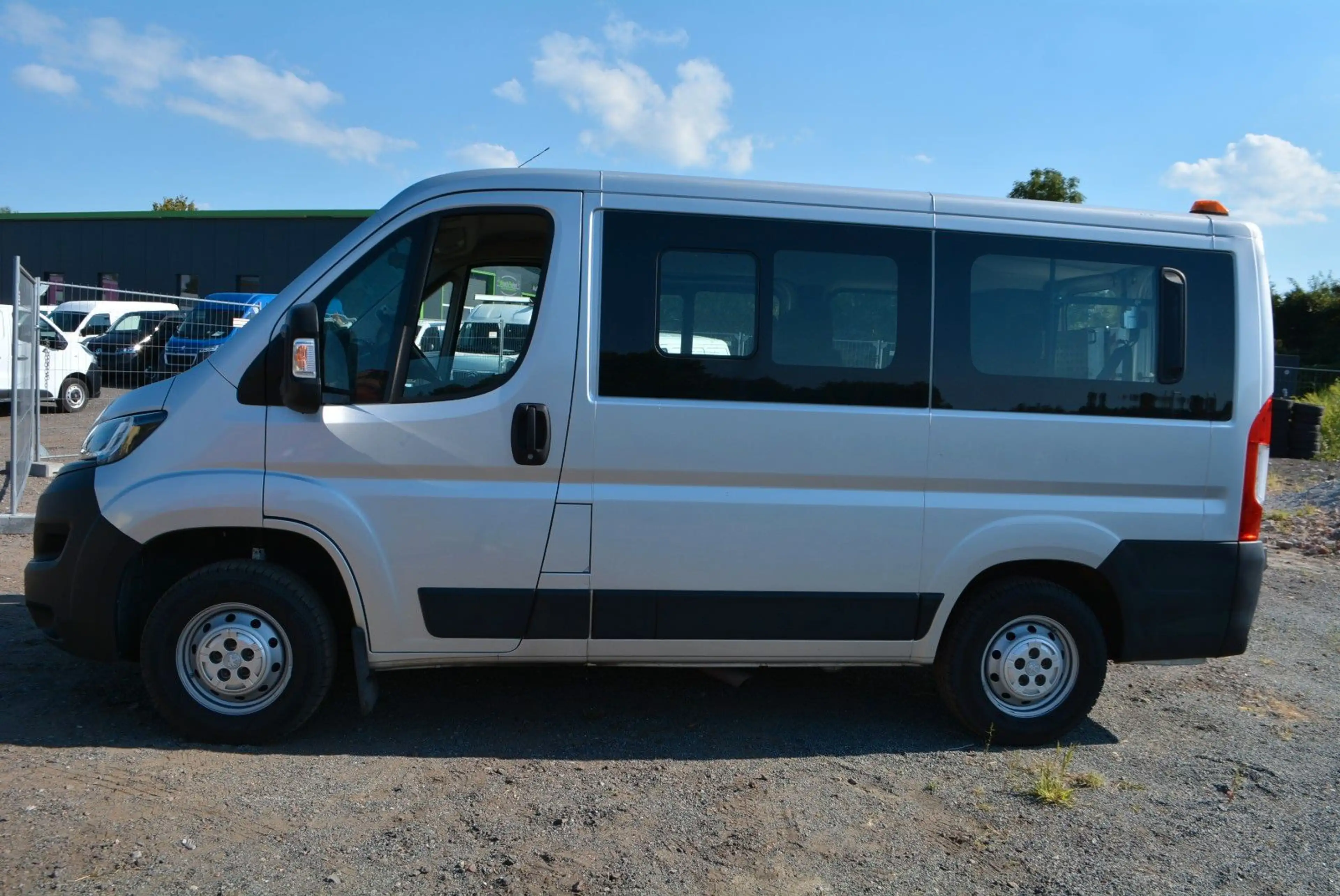 Peugeot Boxer Kombi 330 L1H1 Blue-HDi 140+Rollstuhlrampe — photo 4