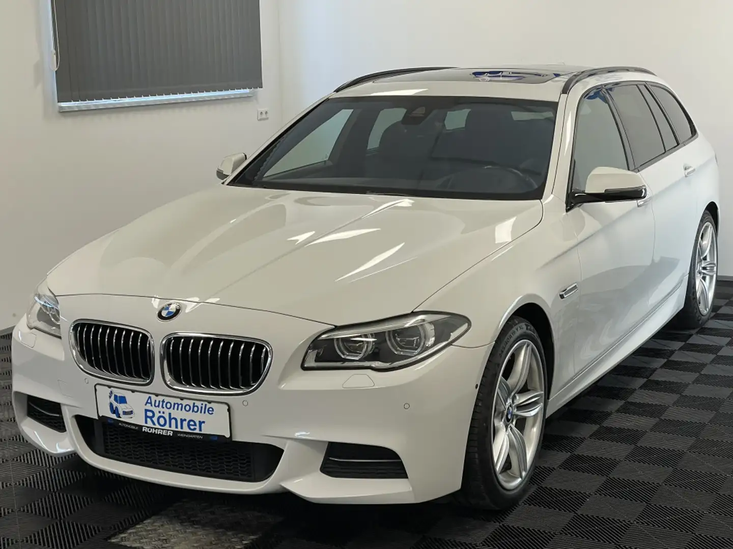 BMW 535 d xDrive M-Sportpaket Pano HUD H&K LED AHK Bílá - 2
