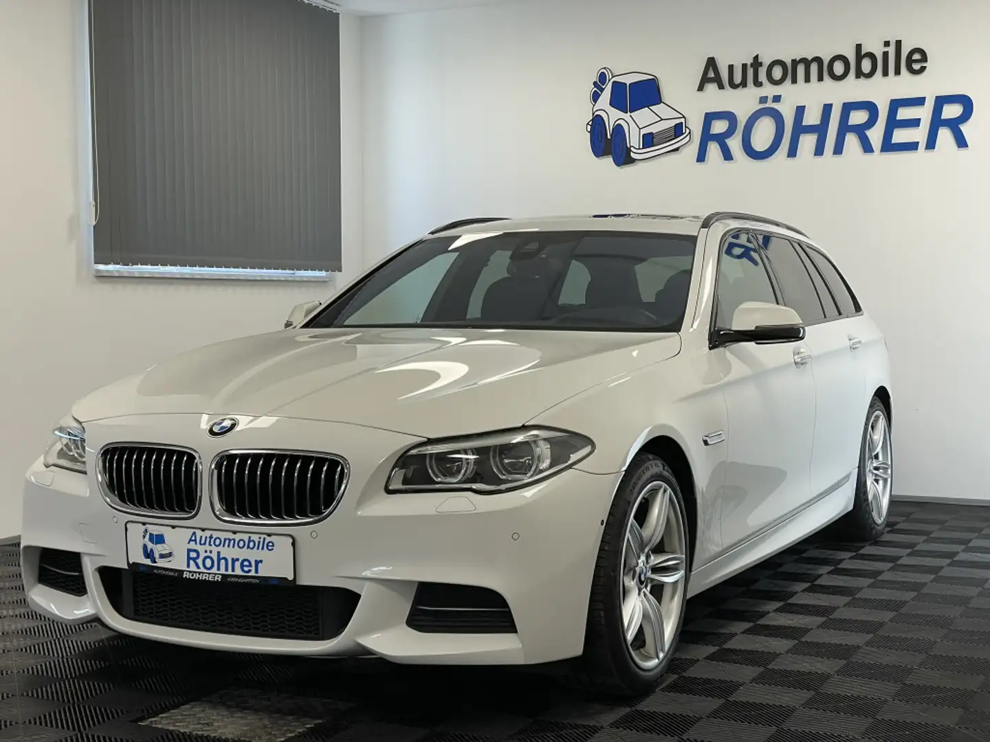BMW 535 d xDrive M-Sportpaket Pano HUD H&K LED AHK Bílá - 1