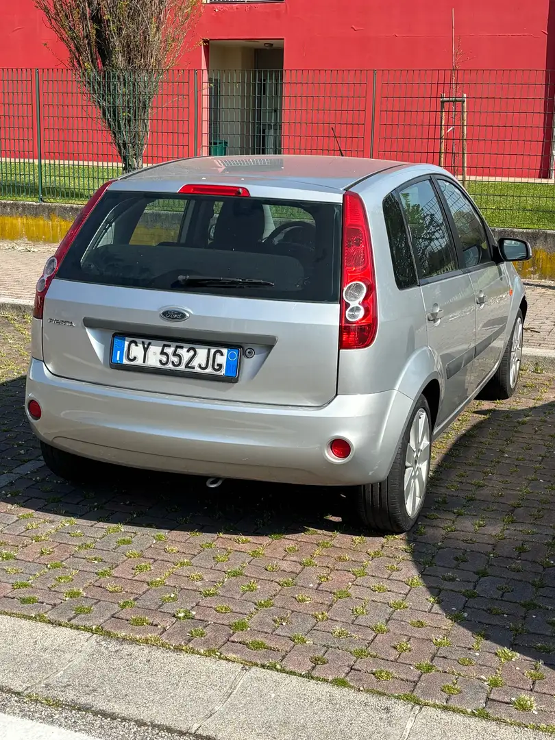 Ford Fiesta 5p 1.2 16v Tecno Grey - 2