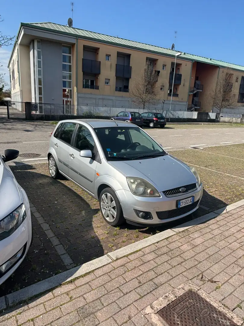 Ford Fiesta 5p 1.2 16v Tecno Grey - 1