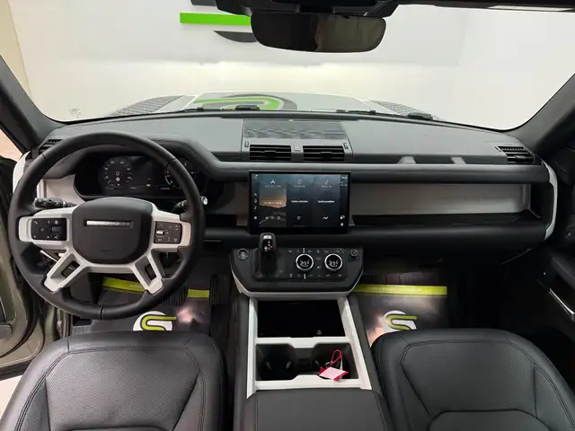 Land Rover Defender view 15