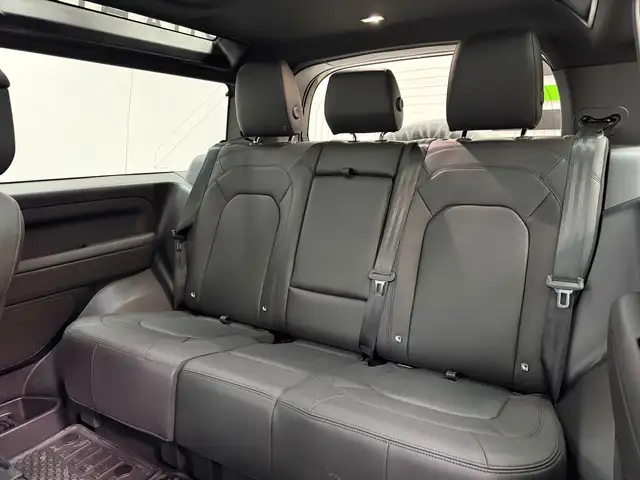 Land Rover Defender view 13