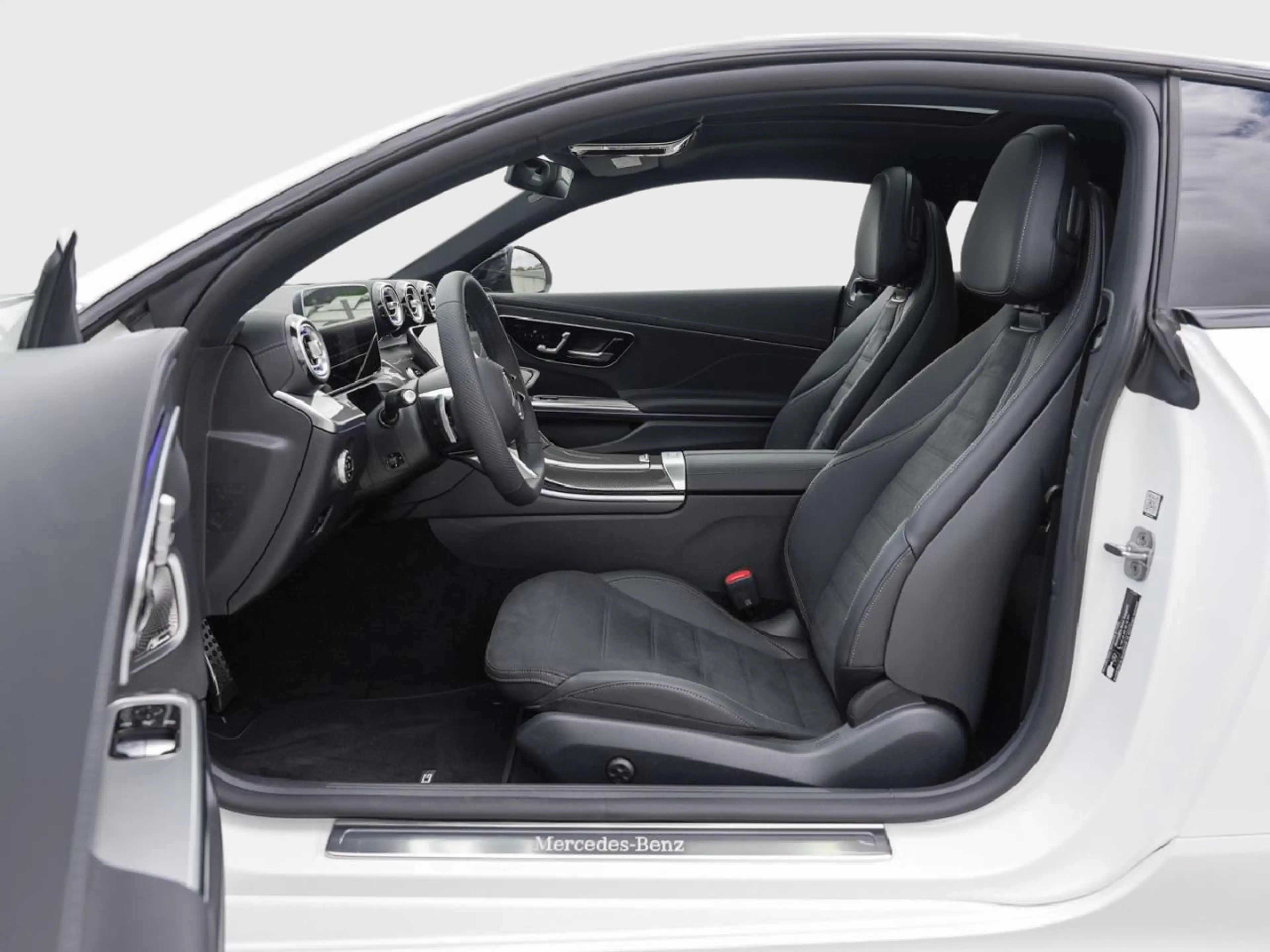 Mercedes-Benz CLE 220 d Coupé AMG Night Distronic Panorama 360° — photo 7