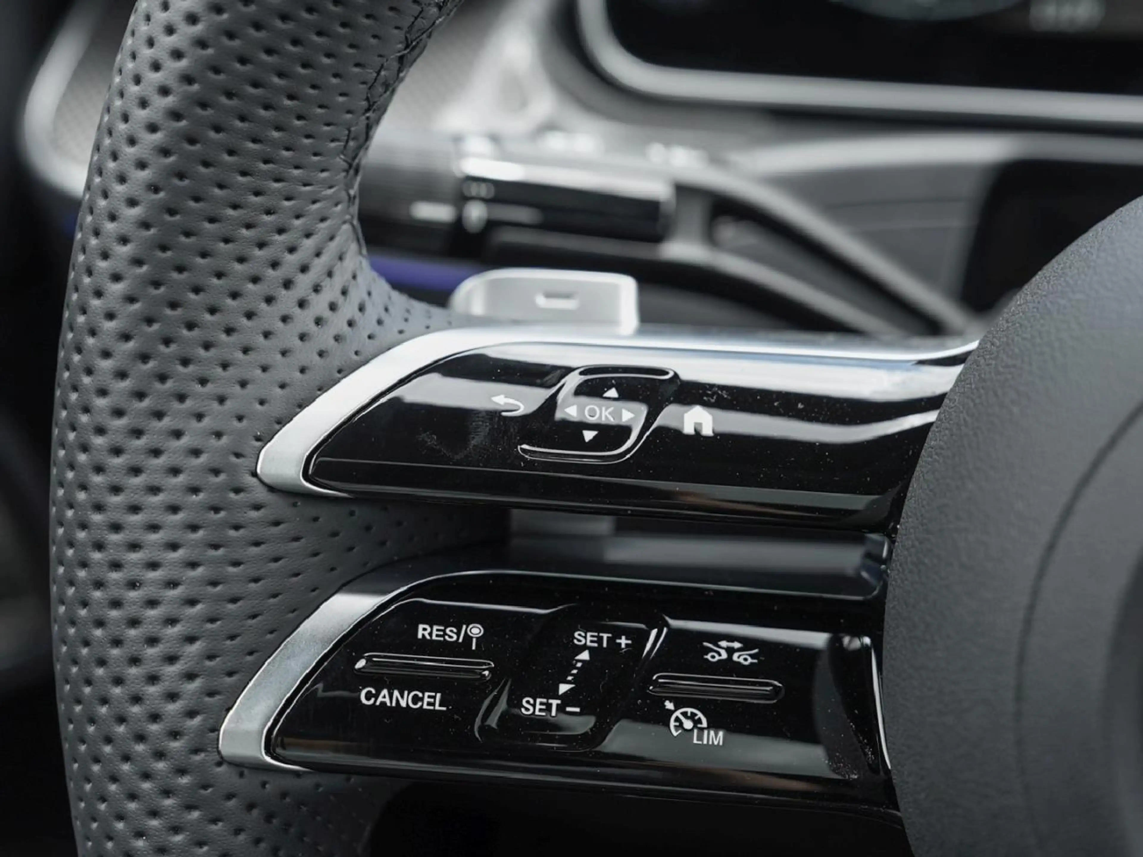 Mercedes-Benz CLE 220 d Coupé AMG Night Distronic Panorama 360° — photo 9