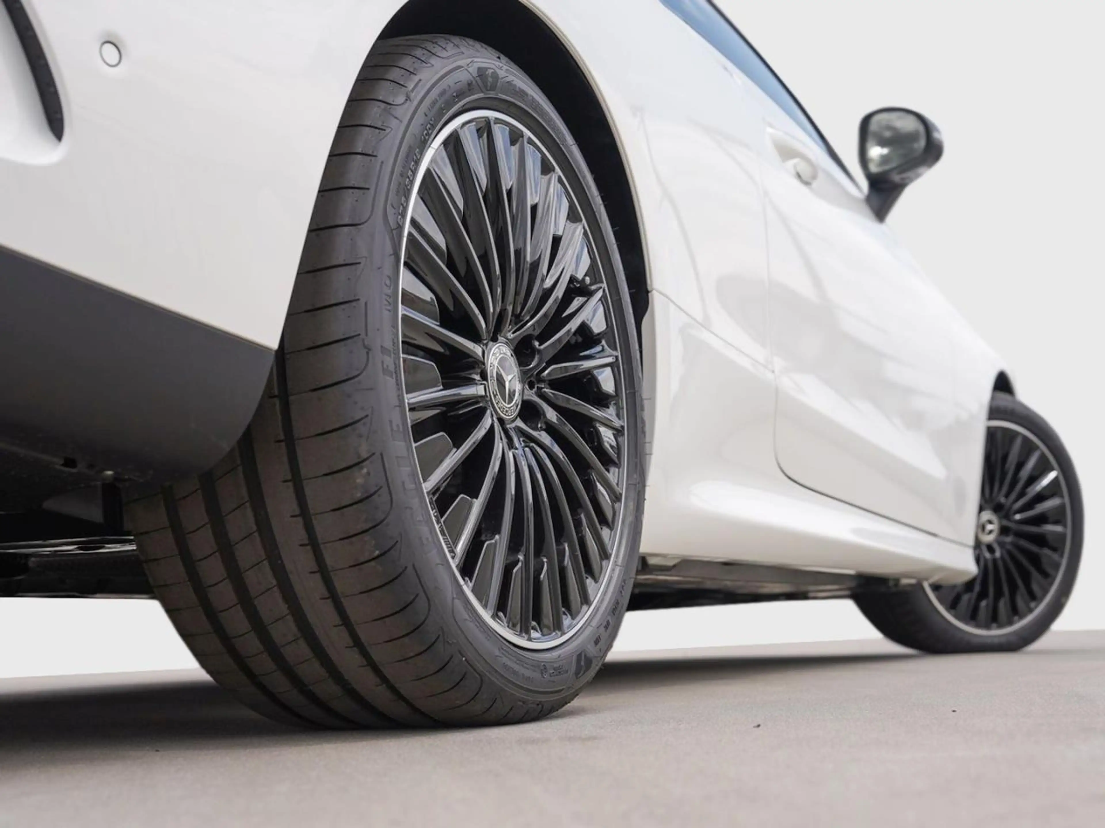Mercedes-Benz CLE 220 d Coupé AMG Night Distronic Panorama 360° — photo 5