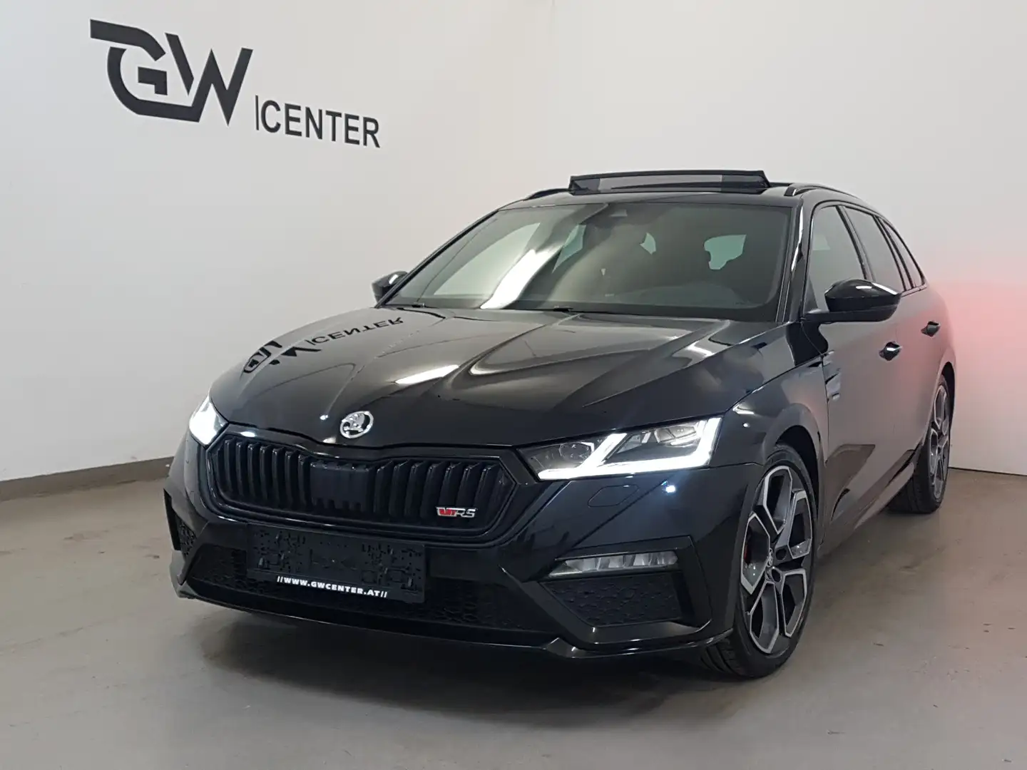 Skoda Octavia Combi 2,0 TDI DSG RS Matrix Panorama HUD AllBlack Schwarz - 1