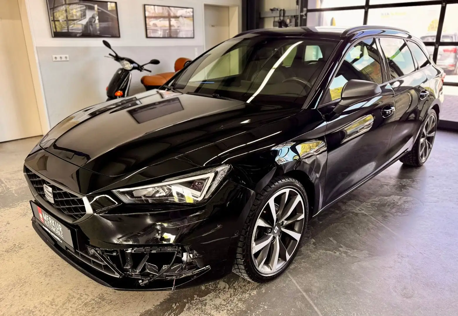 SEAT Leon 1.5 eTSI DSG Sportstourer FR+ACC+Navi+Kam Noir - 1