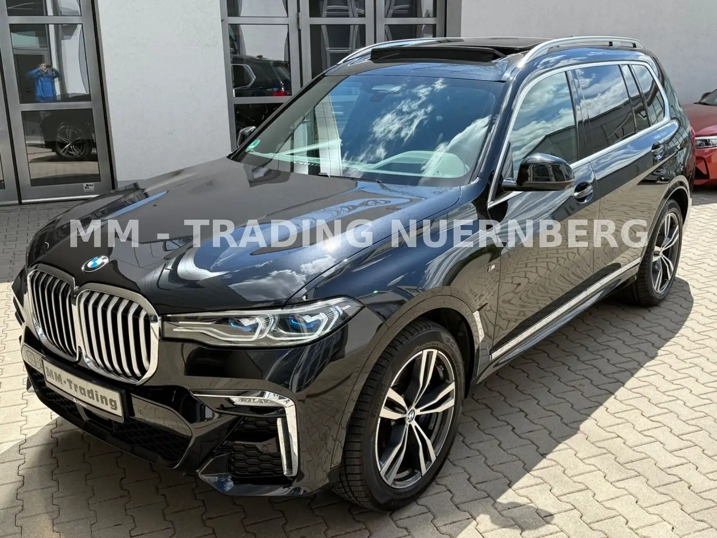 BMW X7 xDRIVE 40 i M SPORTPAKET-PANO-4ZONEN-22ZOLL Černá - 1