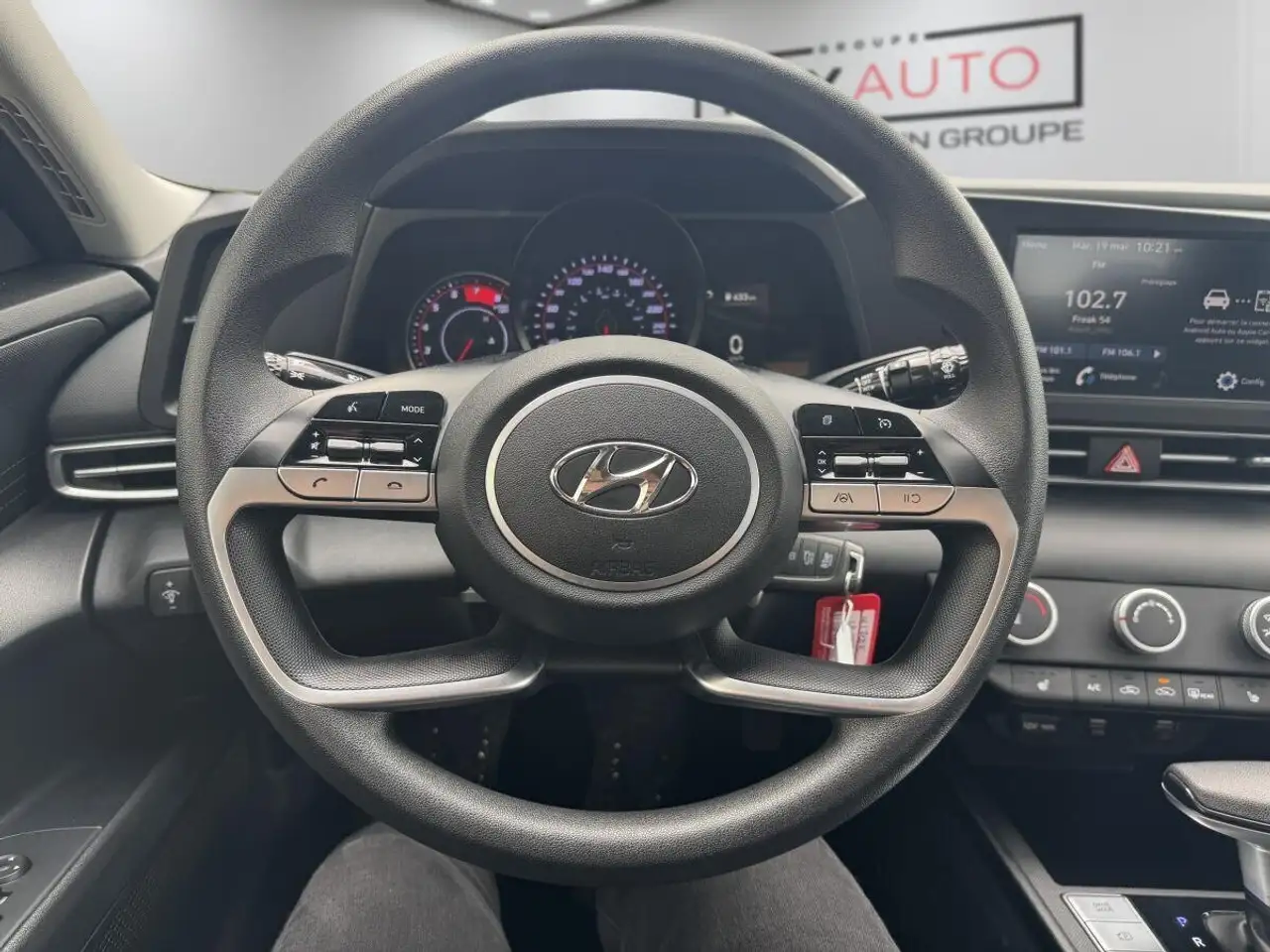 Hyundai ELANTRA снимка Hyundai ELANTRA