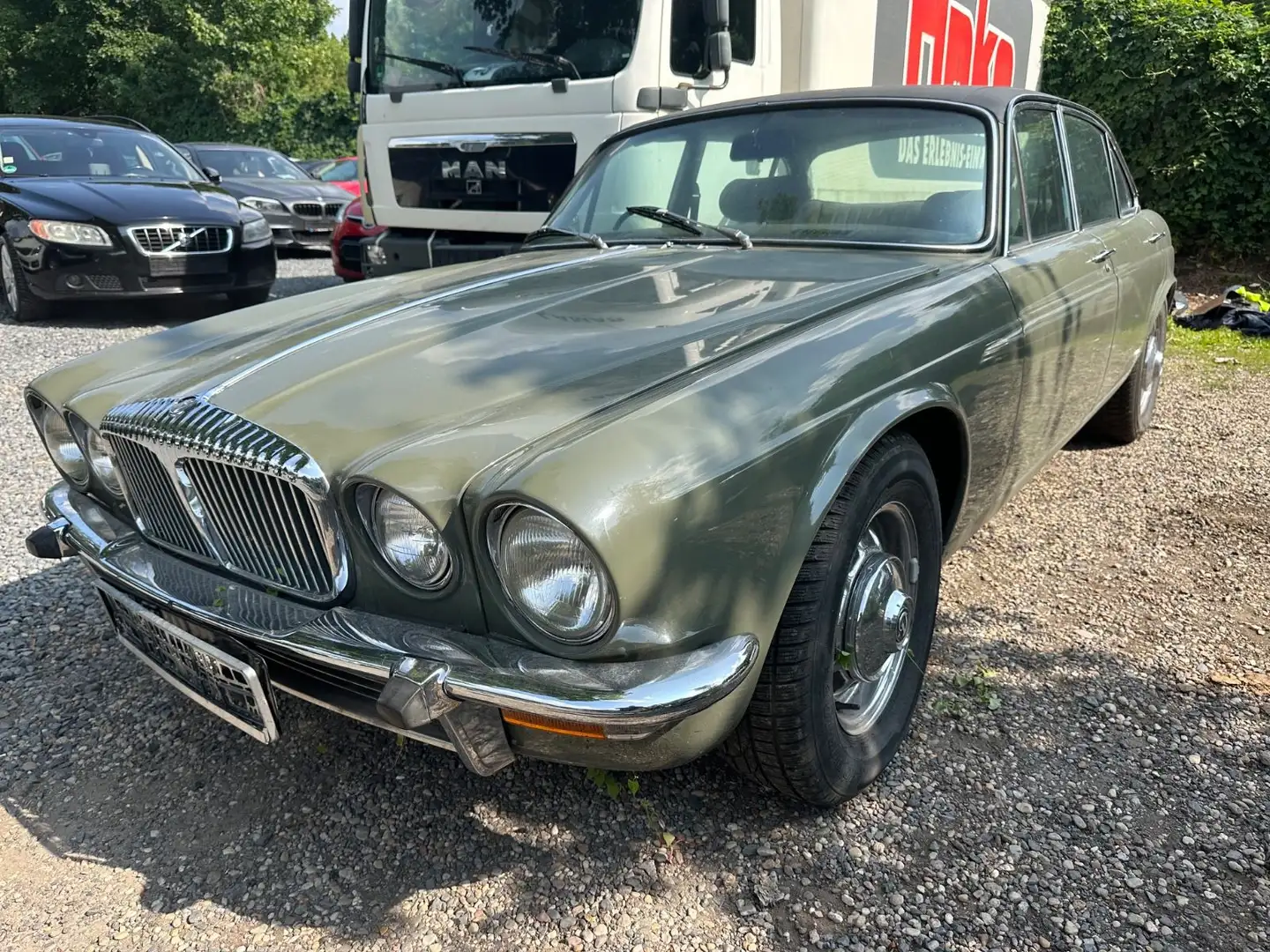 Jaguar Daimler DOUBLE SIX   V12 Grün - 1