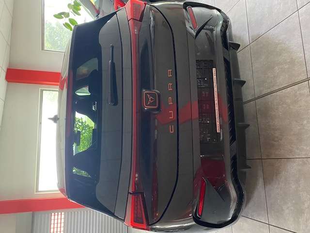 CUPRA Born Born eBoost 77/82KwH