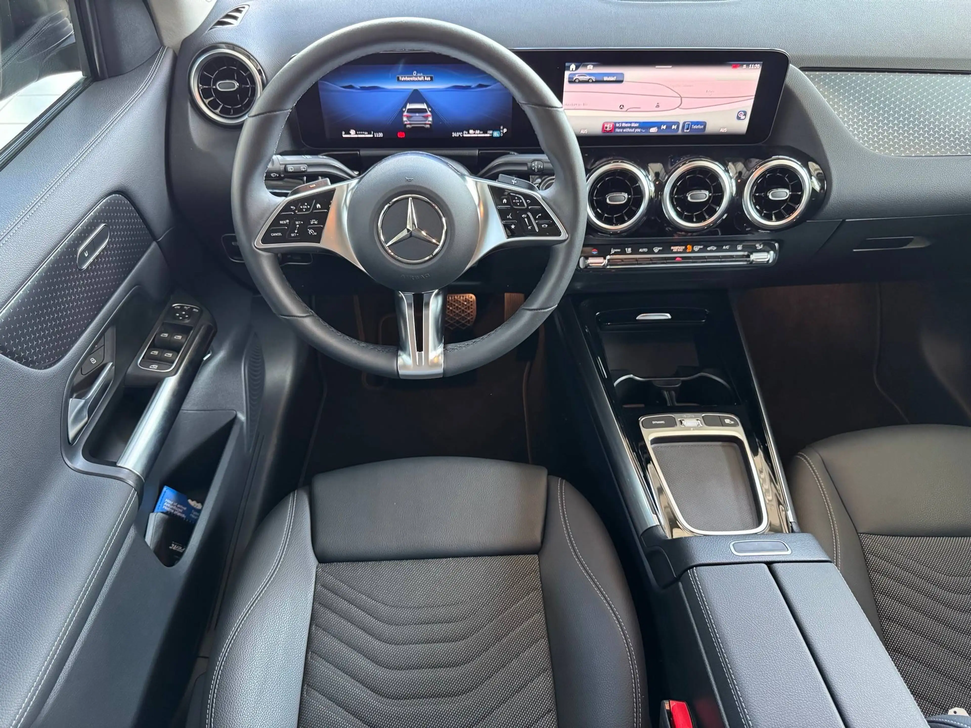 Mercedes-Benz GLA 250 e Hybrid Plug-In — photo 10