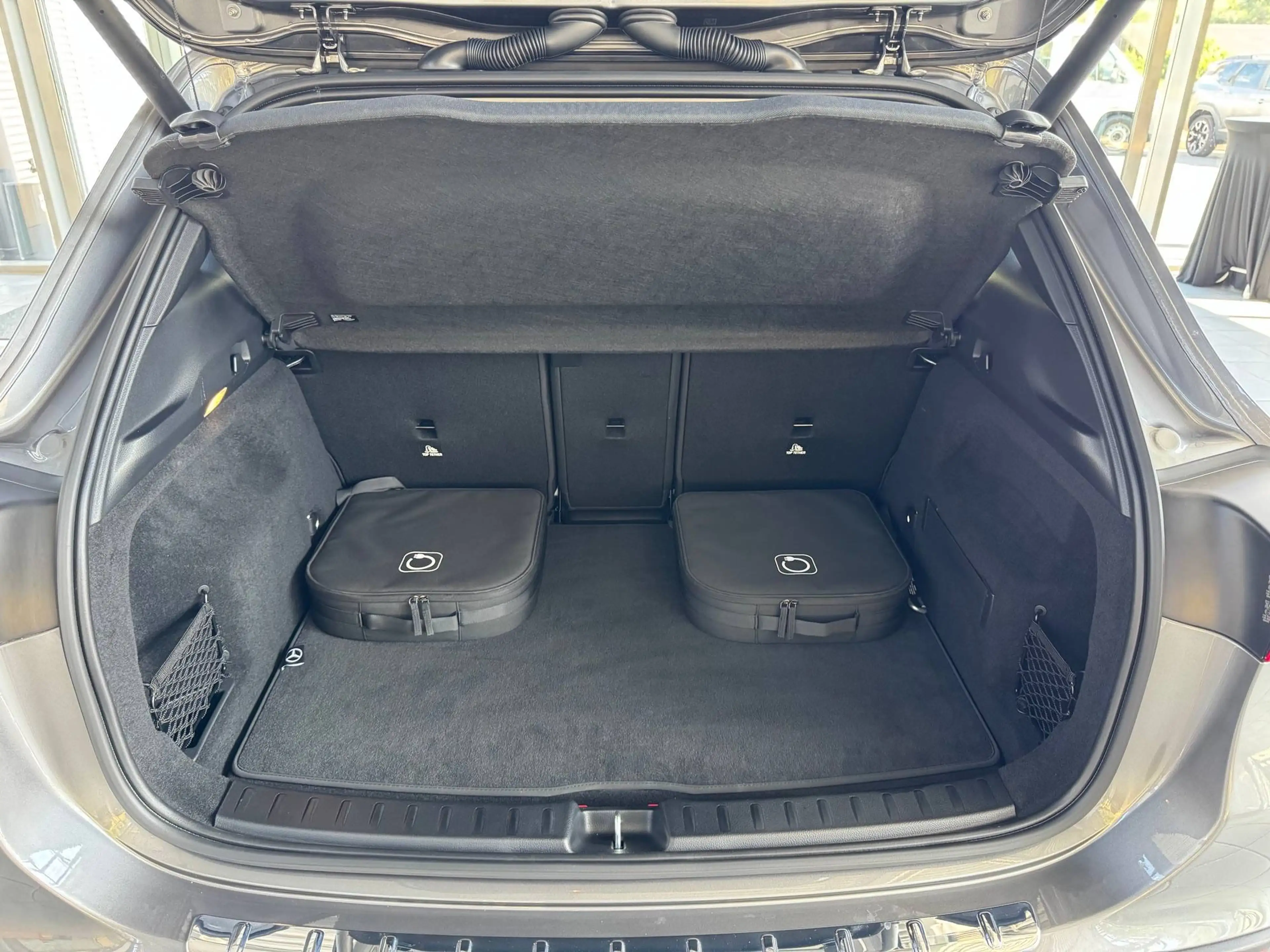 Mercedes-Benz GLA 250 e Hybrid Plug-In — photo 15