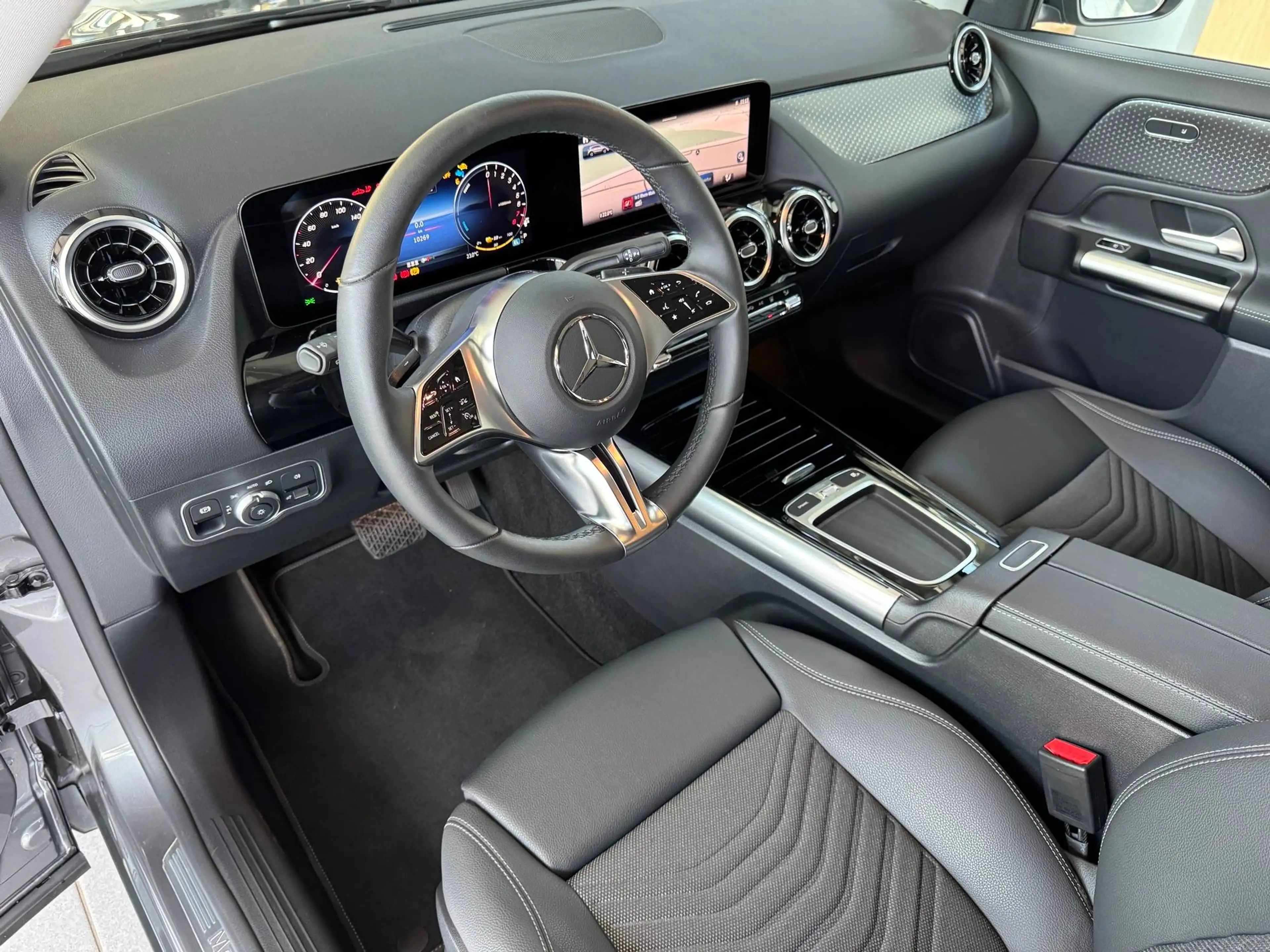 Mercedes-Benz GLA 250 e Hybrid Plug-In — photo 6