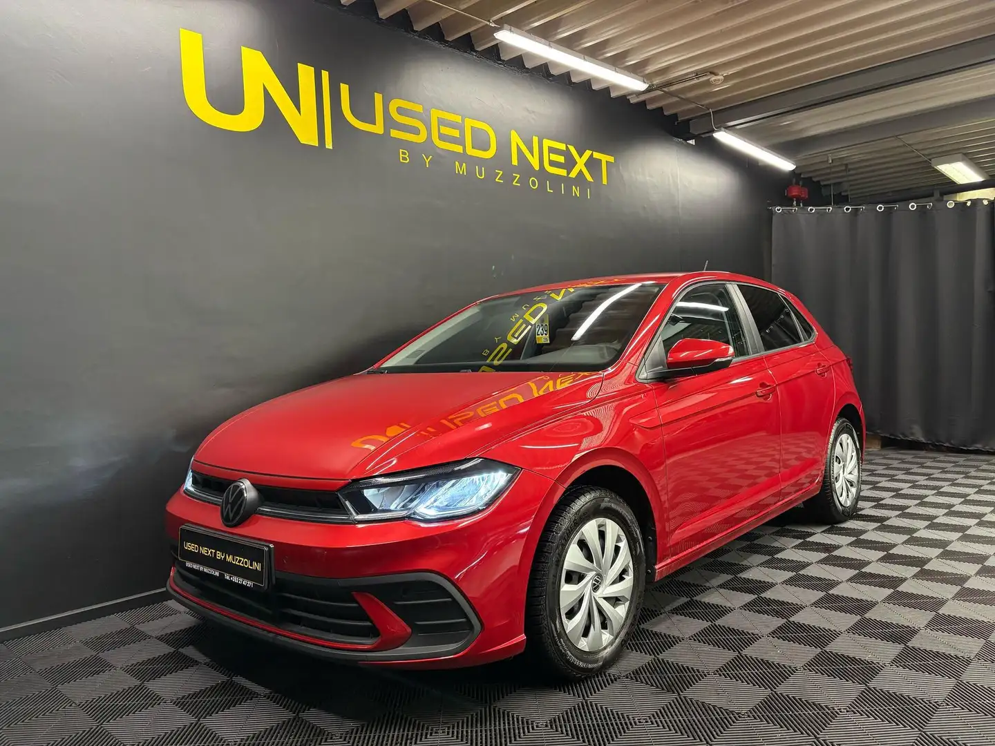Volkswagen Polo VI 1.0 95CV Rouge - 1