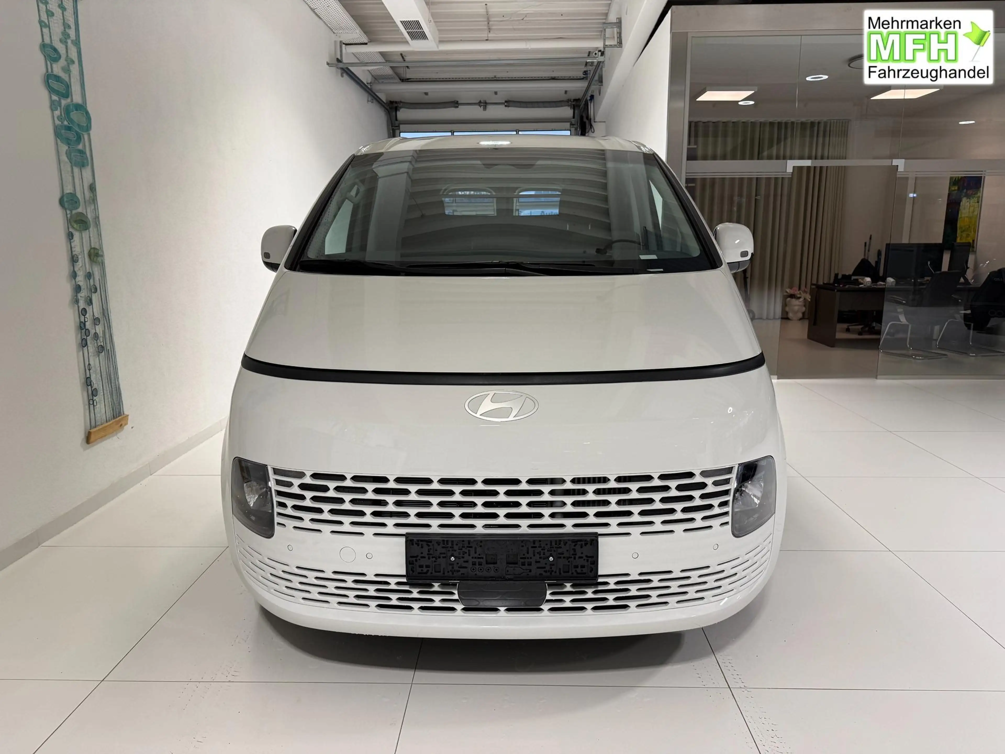 Hyundai STARIA Kastenwagen 1.6 T-GDi HEV 165 kW (224 PS) Sitz-... — photo 2