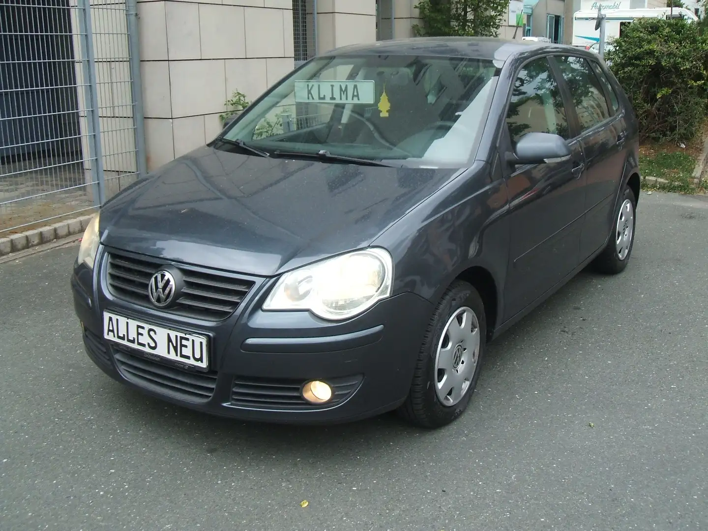 Volkswagen Polo 1,4*Wie-Neu*KLIMA*5 TÜRIG*a.w.TÜV-ALLES-NEU Grau - 2
