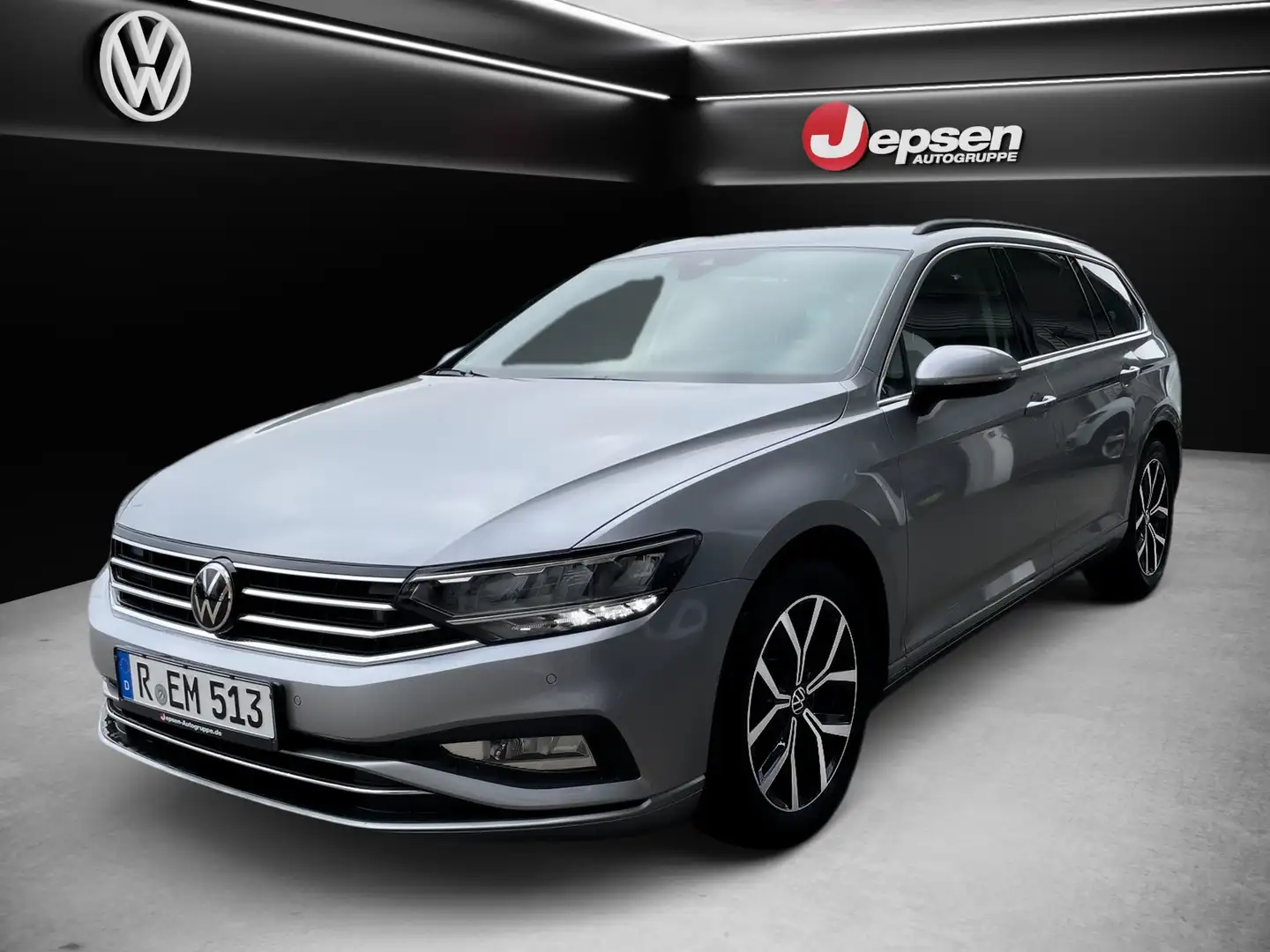 Volkswagen Passat Variant Business 2.0 TDI DSG MASSAGE AHK Silber - 2