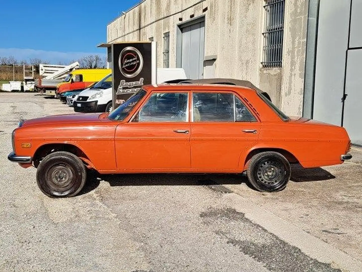 Mercedes-Benz 200 W115 \8 200D - RESTAURO DA ULTIMARE Arancione - 2