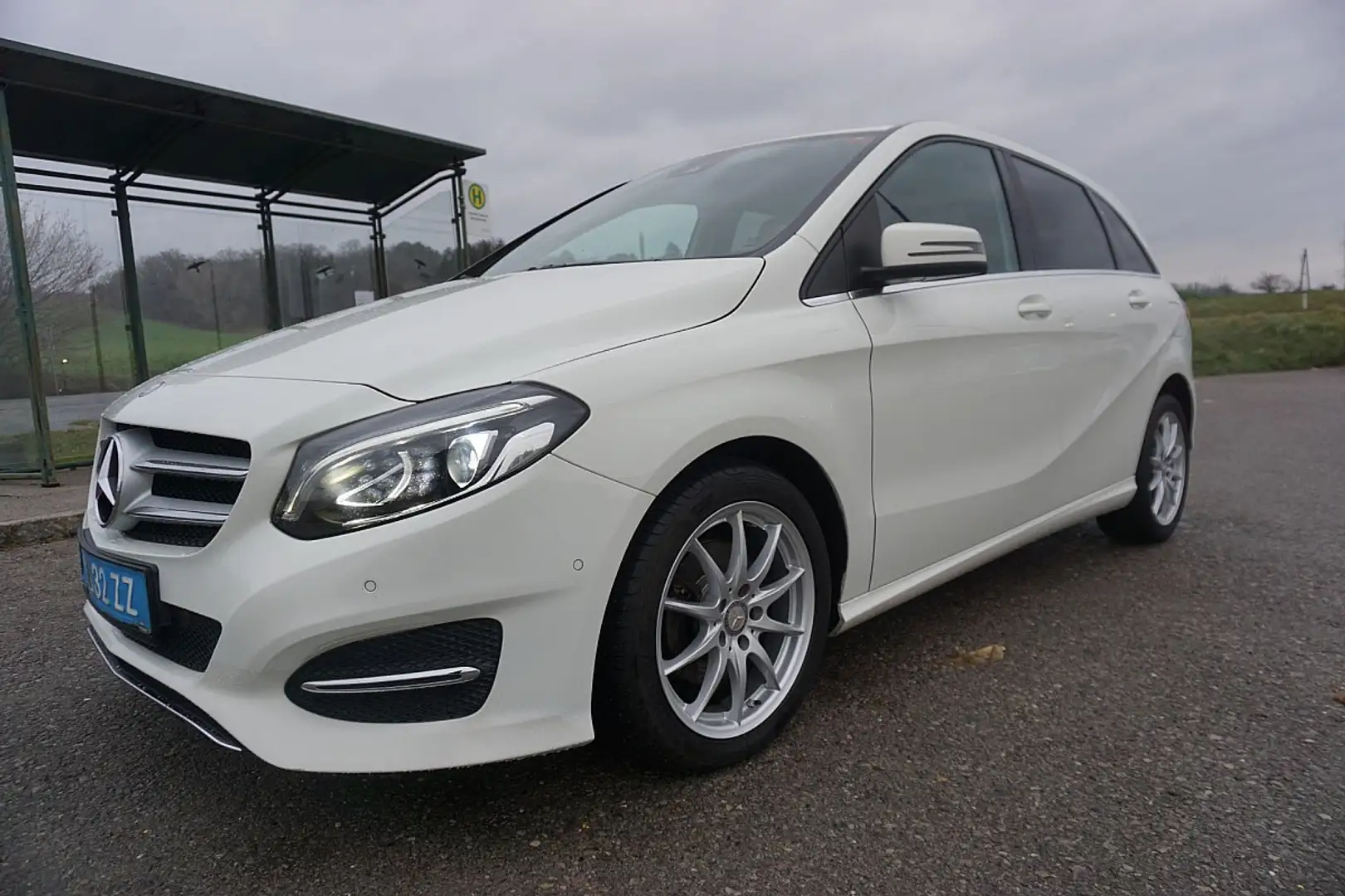 Mercedes-Benz B 200 d 4MATIC Aut. Weiß - 2