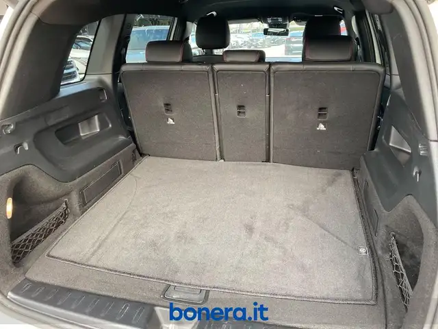 Mercedes-Benz GLB view 9