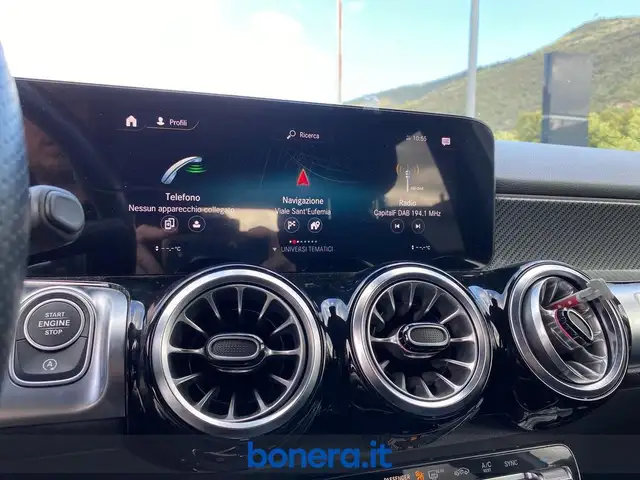 Mercedes-Benz GLB view 15