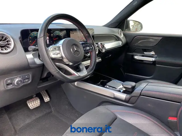 Mercedes-Benz GLB view 10