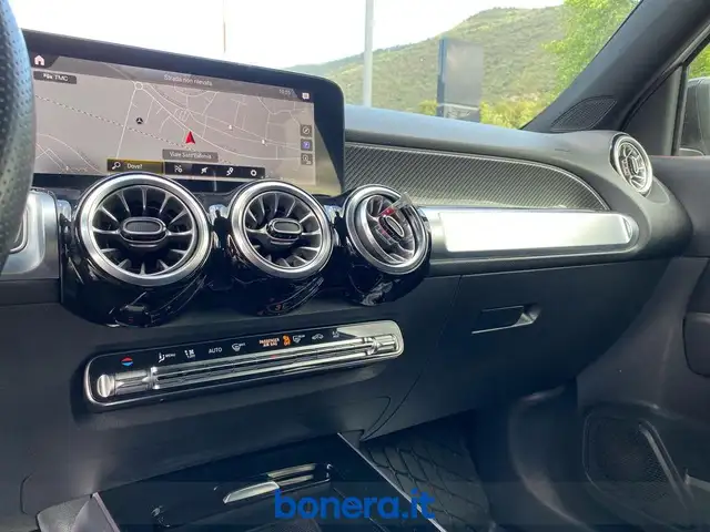 Mercedes-Benz GLB view 13