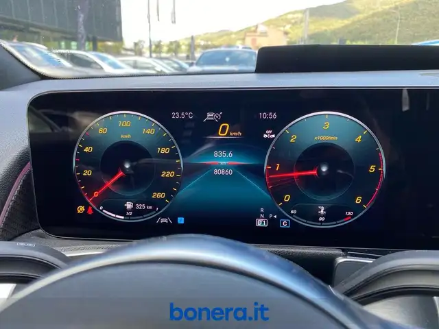 Mercedes-Benz GLB view 14
