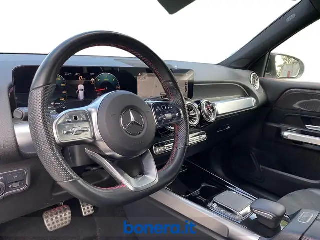 Mercedes-Benz GLB view 12