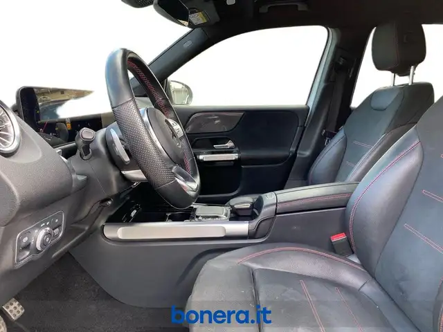 Mercedes-Benz GLB view 11