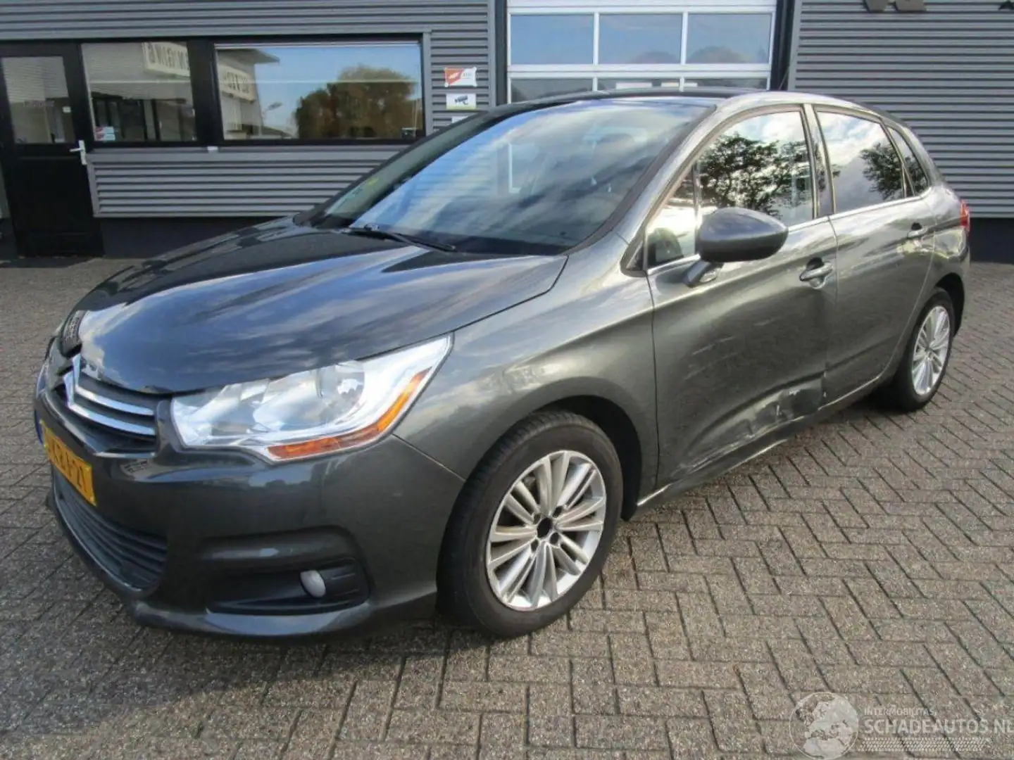 Citroen C4 1.6 HDI Ligne Business 5drs Grijs - 1