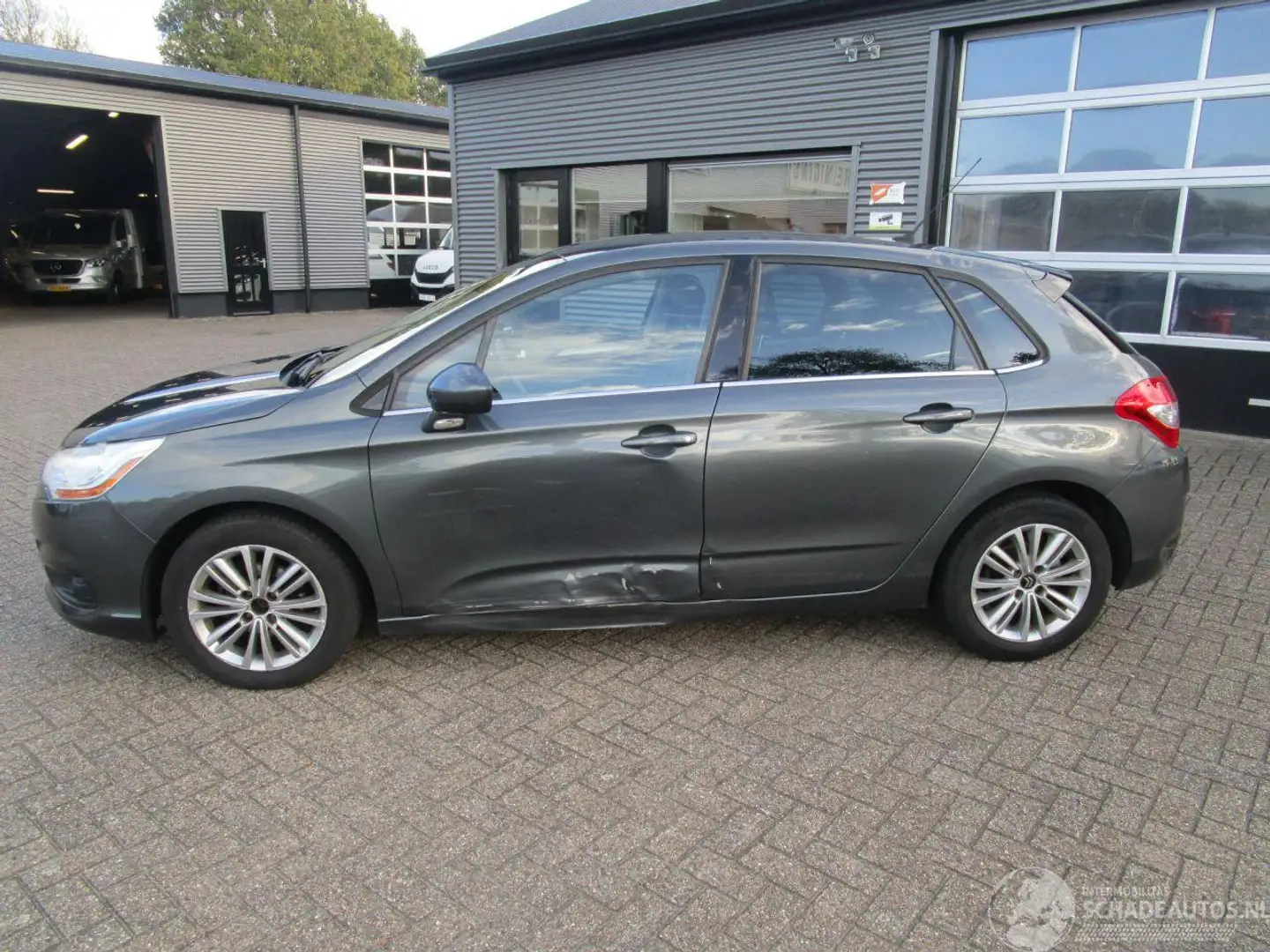 Citroen C4 1.6 HDI Ligne Business 5drs Grijs - 2