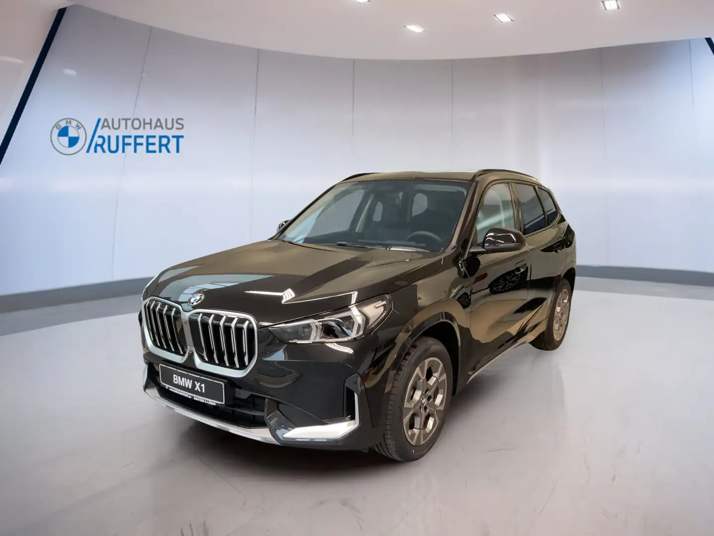 BMW X1 sDrive18i   xLine Head-Up HK HiFi DAB LED Schwarz - 1