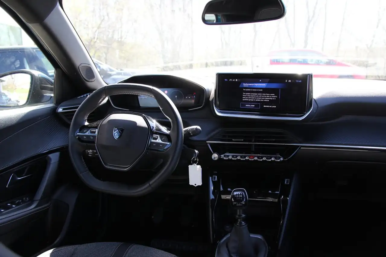 Peugeot 2008 Allure LED Wireless Sunset ALU 17 ZOLL 3