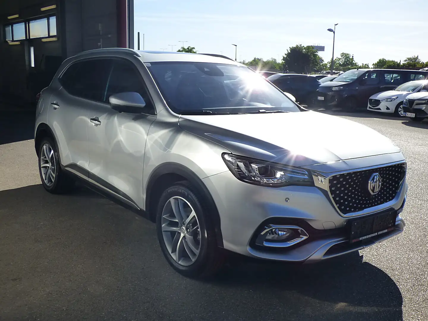 MG EHS 1,5T GDI PHEV Luxury Aut. Silber - 2