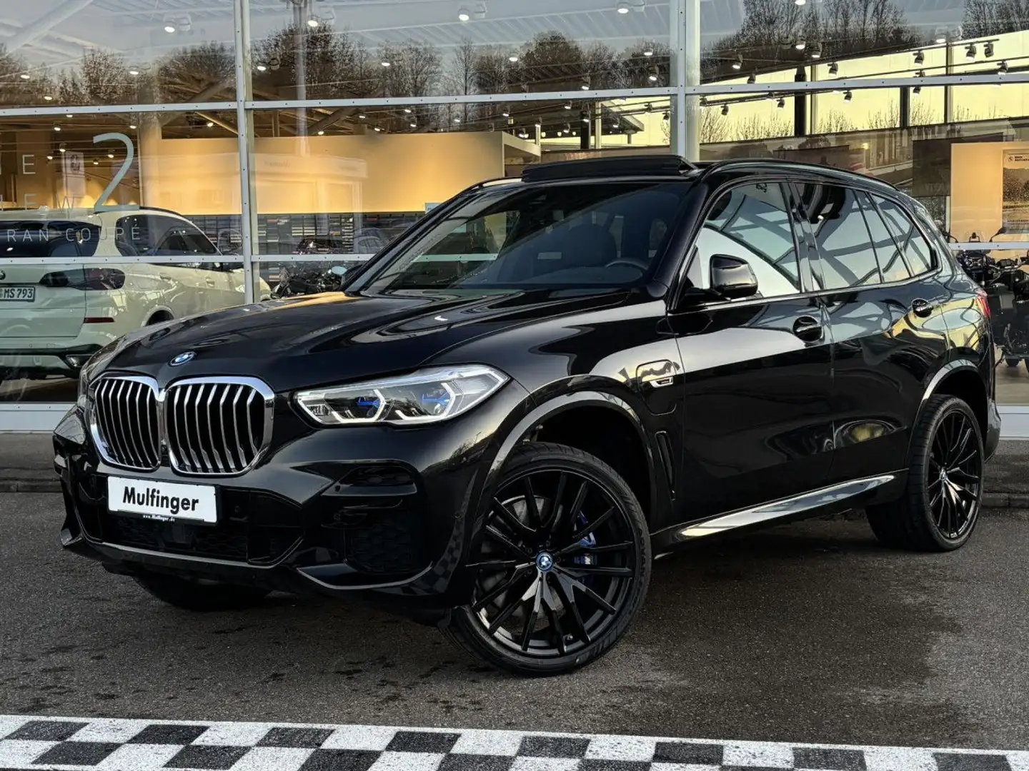 BMW X5 x45e M Sport Sky HUD KomfSitz Sportpaket Navi Schwarz - 2