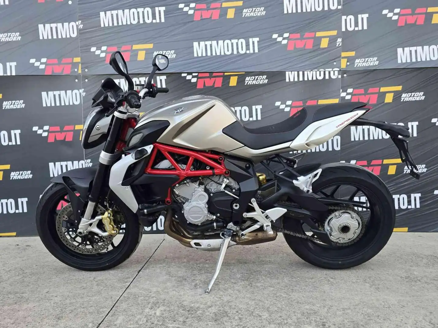 MV Agusta Brutale 800 / Export Video 360 Gris - 2