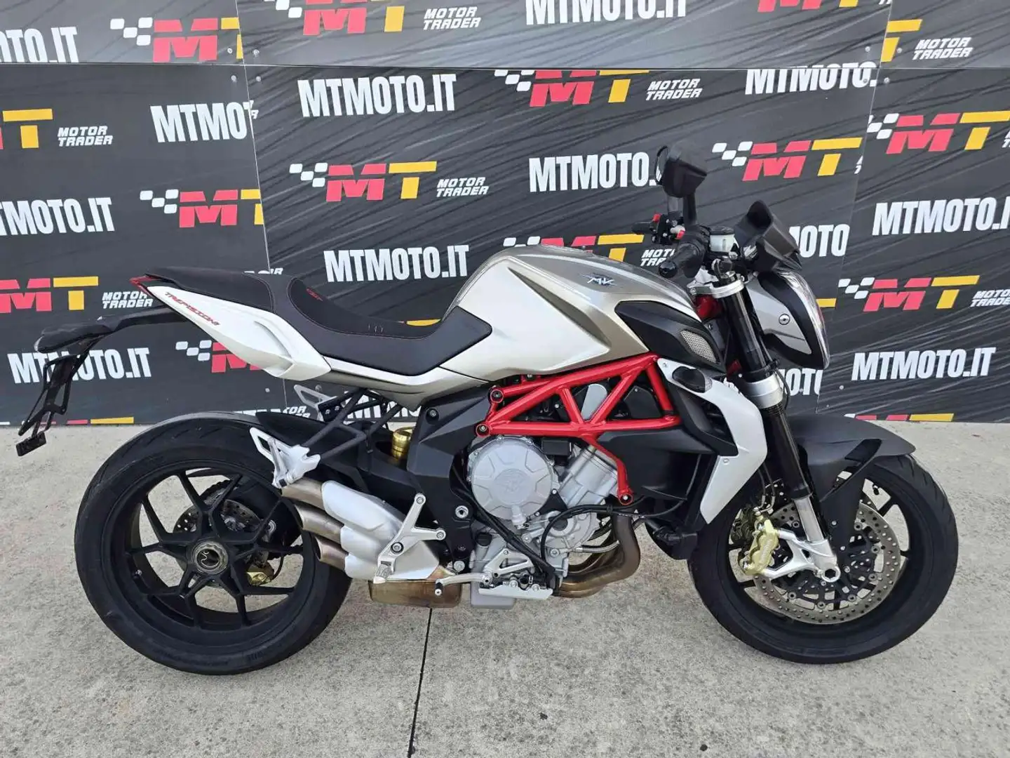 MV Agusta Brutale 800 / Export Video 360 Gris - 1